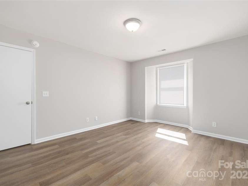 6142 Meadow Rose Lane, Charlotte, NC 28215.  MLS# CAR4232587, YatesRealty ID 8528. 