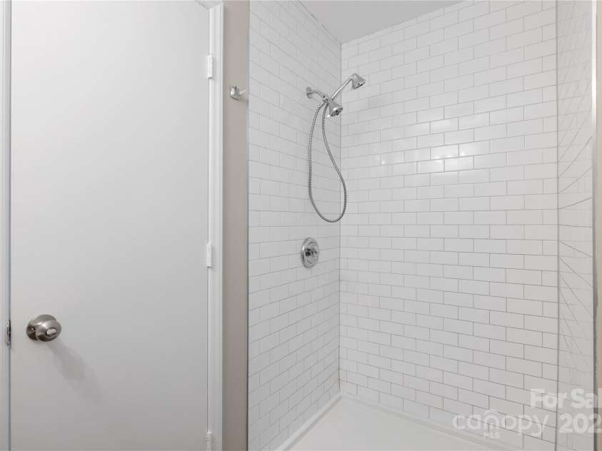 6142 Meadow Rose Lane, Charlotte, NC 28215.  MLS# CAR4232587, YatesRealty ID 8528. 