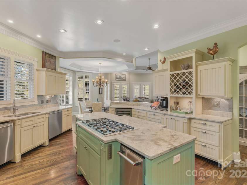 250 Big Bear Road, Highlands, NC 28741.  MLS# CAR4313436, YatesRealty ID 8529. Kitchen