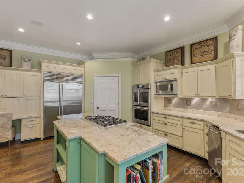 250 Big Bear Road, Highlands, NC 28741.  MLS# CAR4313436, YatesRealty ID 8529. Kitchen 