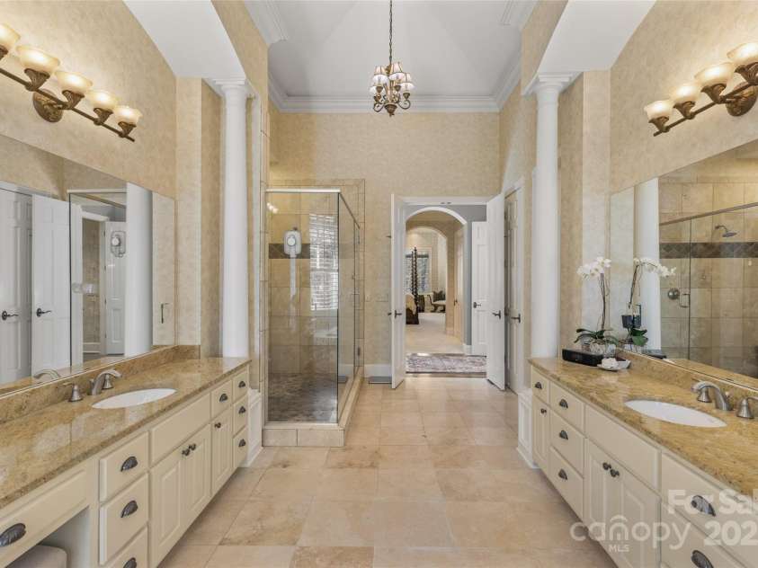 250 Big Bear Road, Highlands, NC 28741.  MLS# CAR4313436, YatesRealty ID 8529. Primary Bath
