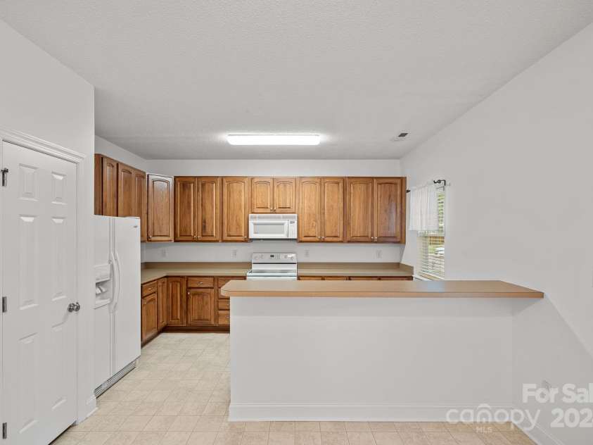 116 Par Place, Mooresville, NC 28115.  MLS# CAR4177547, YatesRealty ID 853. Large kitchen