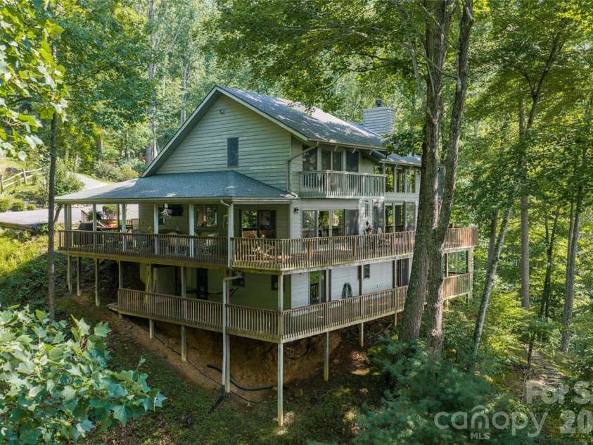 163 Tweetys Knoll, Burnsville, NC 28714.  MLS# CAR4281512, YatesRealty ID 853. 