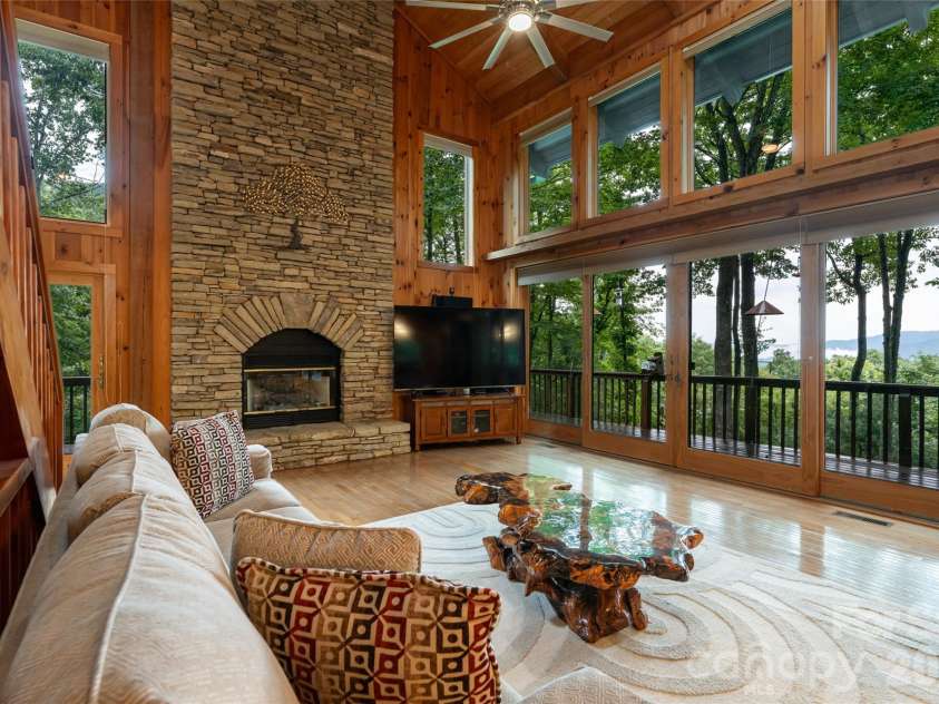 163 Tweetys Knoll, Burnsville, NC 28714.  MLS# CAR4281512, YatesRealty ID 853. 