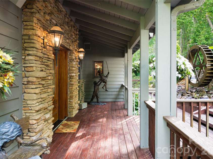 163 Tweetys Knoll, Burnsville, NC 28714.  MLS# CAR4281512, YatesRealty ID 853. 