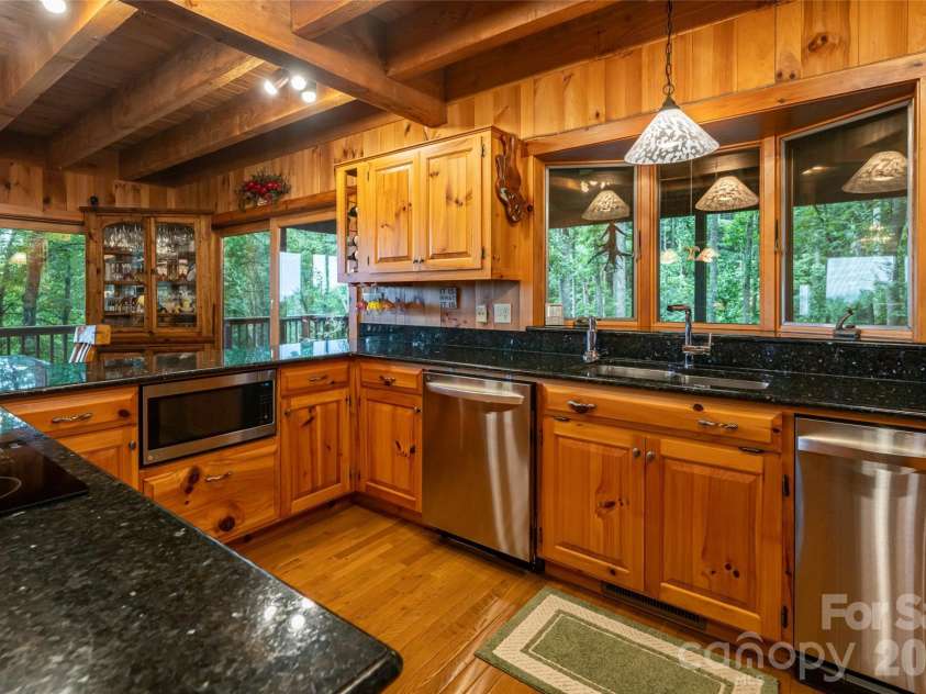 163 Tweetys Knoll, Burnsville, NC 28714.  MLS# CAR4281512, YatesRealty ID 853. 