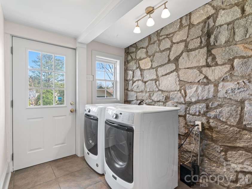 121 Westwood Road, Asheville, NC 28804.  MLS# CAR4355727, YatesRealty ID 8531. 