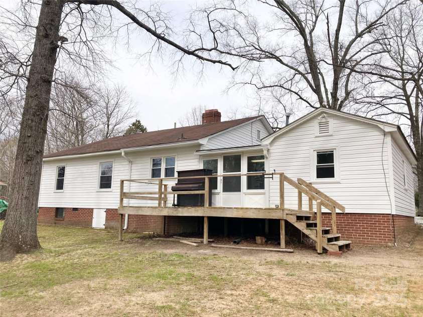 211 1st Street, Landis, NC 28088.  MLS# CAR4233473, YatesRealty ID 8531. 