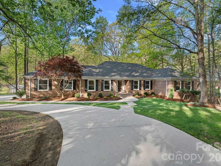 9500 Hampton Oaks Lane, Charlotte, NC 28270.  MLS# CAR4363380, YatesRealty ID 8532. 