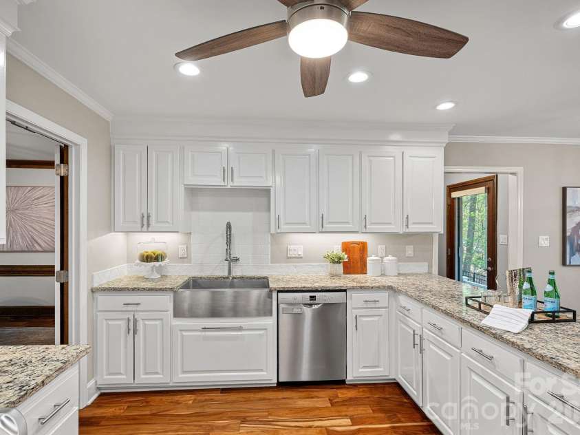 9500 Hampton Oaks Lane, Charlotte, NC 28270.  MLS# CAR4363380, YatesRealty ID 8532. 