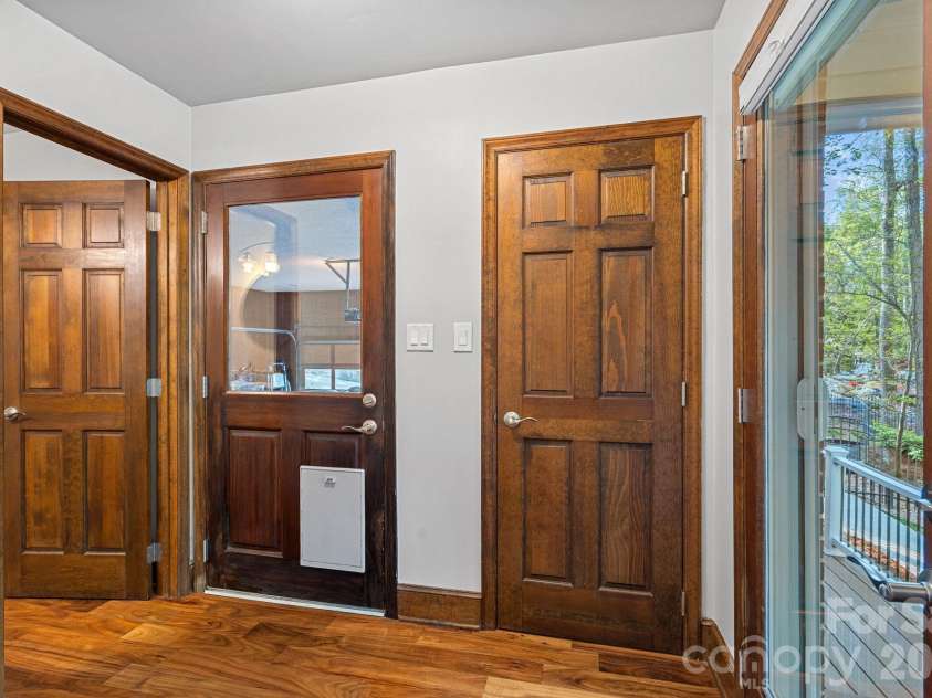 9500 Hampton Oaks Lane, Charlotte, NC 28270.  MLS# CAR4363380, YatesRealty ID 8532. 