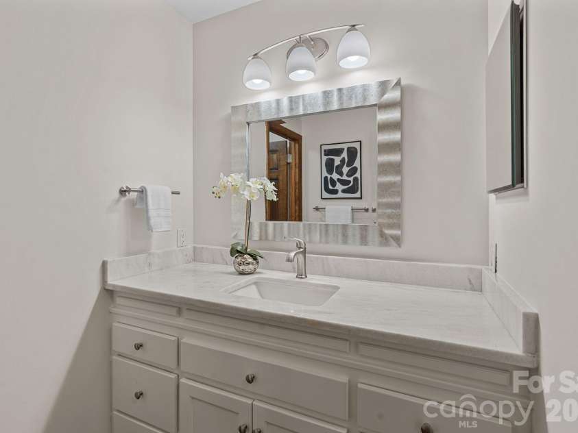 9500 Hampton Oaks Lane, Charlotte, NC 28270.  MLS# CAR4363380, YatesRealty ID 8532. 