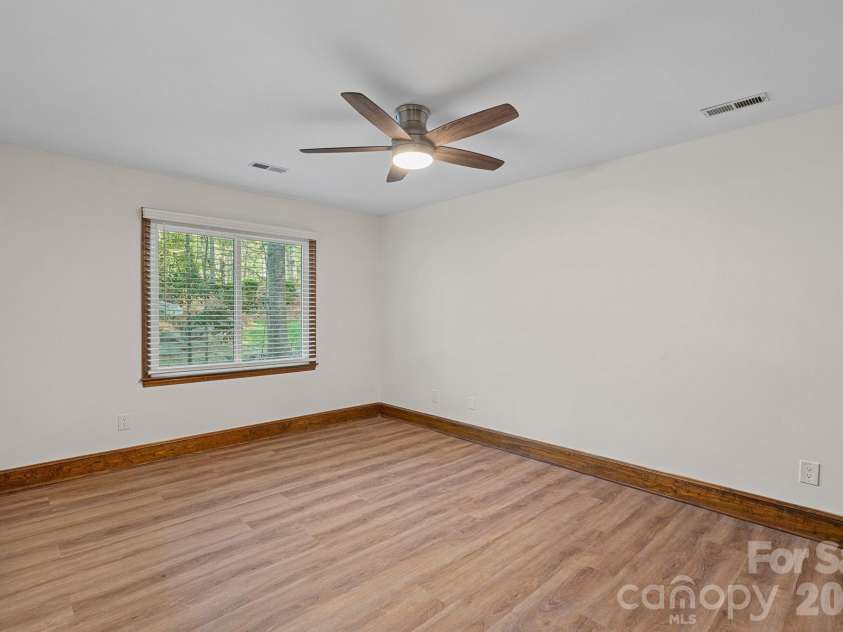 9500 Hampton Oaks Lane, Charlotte, NC 28270.  MLS# CAR4363380, YatesRealty ID 8532. 