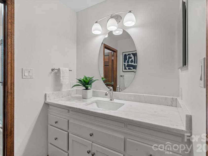 9500 Hampton Oaks Lane, Charlotte, NC 28270.  MLS# CAR4363380, YatesRealty ID 8532. 