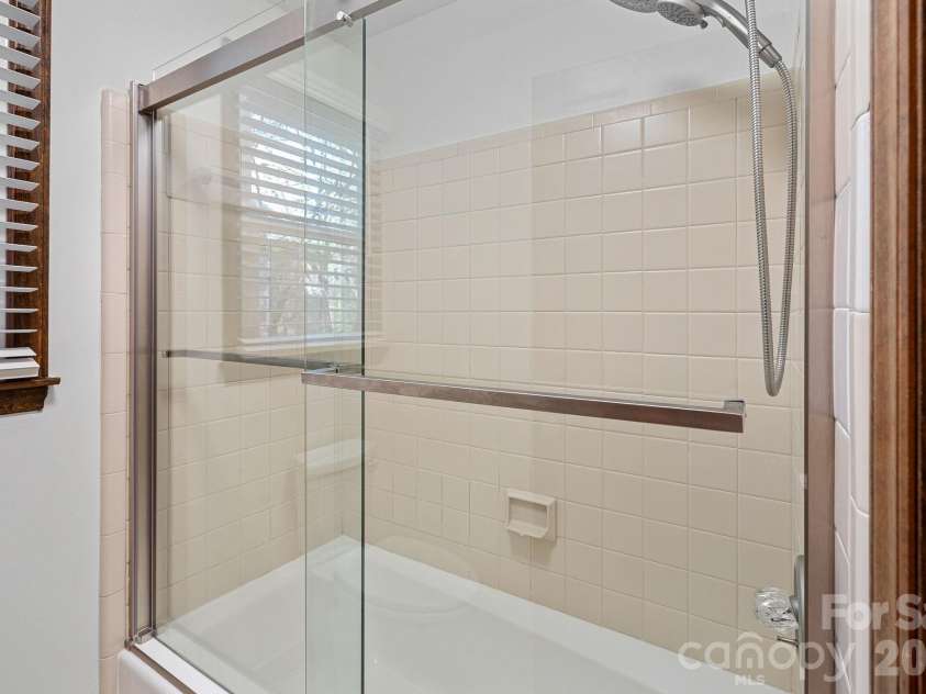 9500 Hampton Oaks Lane, Charlotte, NC 28270.  MLS# CAR4363380, YatesRealty ID 8532. 