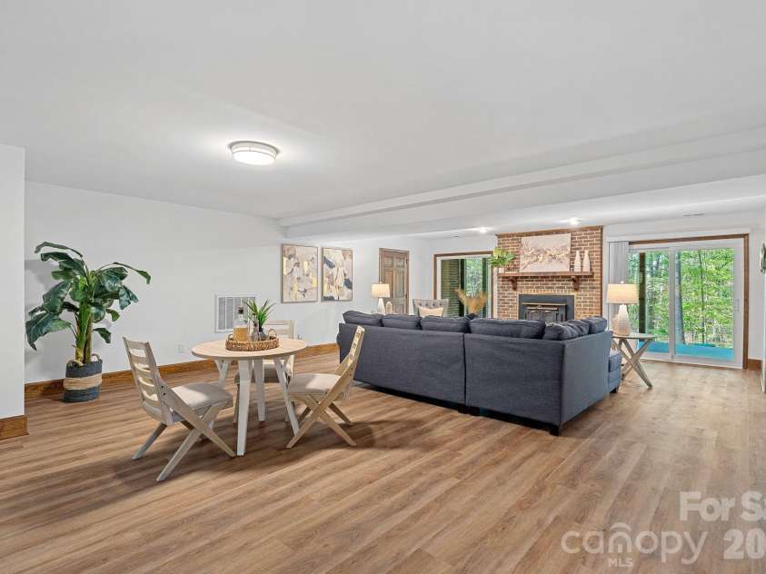 9500 Hampton Oaks Lane, Charlotte, NC 28270.  MLS# CAR4363380, YatesRealty ID 8532. 