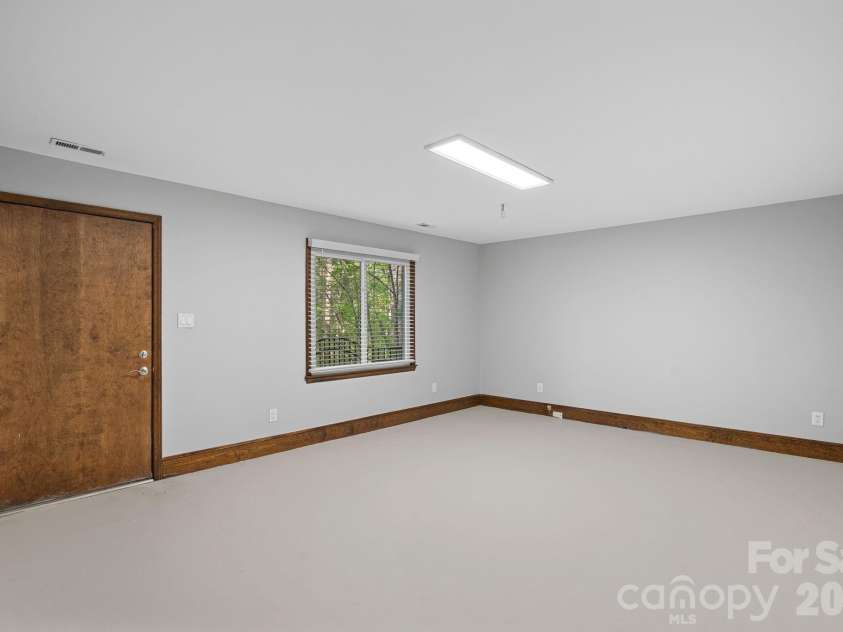 9500 Hampton Oaks Lane, Charlotte, NC 28270.  MLS# CAR4363380, YatesRealty ID 8532. 