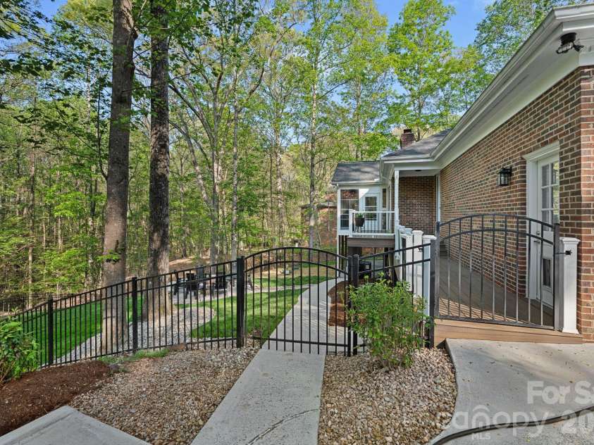 9500 Hampton Oaks Lane, Charlotte, NC 28270.  MLS# CAR4363380, YatesRealty ID 8532. 