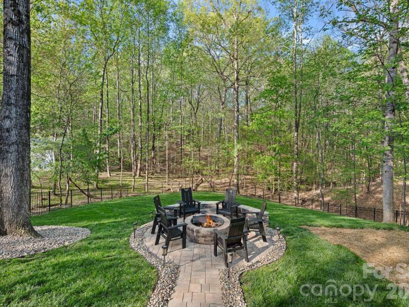 9500 Hampton Oaks Lane, Charlotte, NC 28270.  MLS# CAR4363380, YatesRealty ID 8532. 