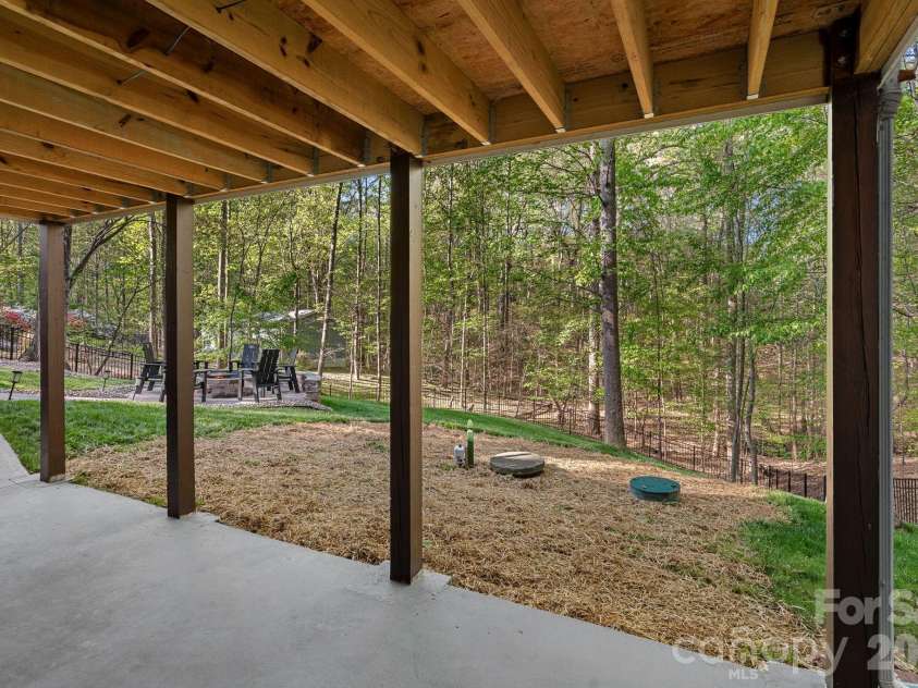 9500 Hampton Oaks Lane, Charlotte, NC 28270.  MLS# CAR4363380, YatesRealty ID 8532. 