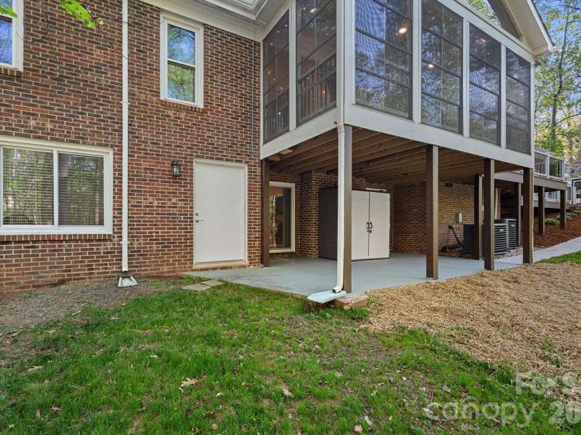 9500 Hampton Oaks Lane, Charlotte, NC 28270.  MLS# CAR4363380, YatesRealty ID 8532. 