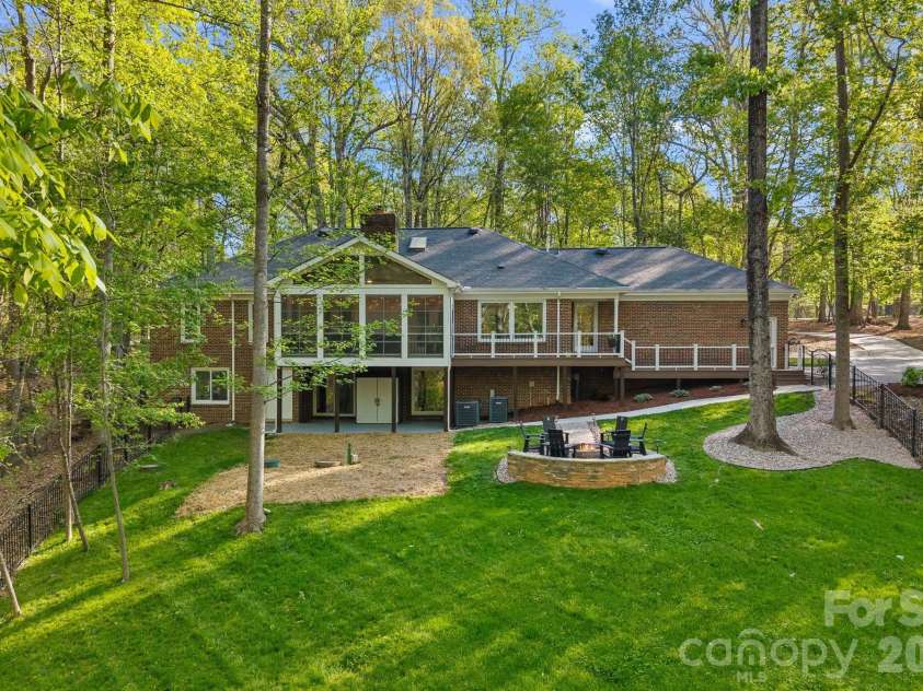 9500 Hampton Oaks Lane, Charlotte, NC 28270.  MLS# CAR4363380, YatesRealty ID 8532. 