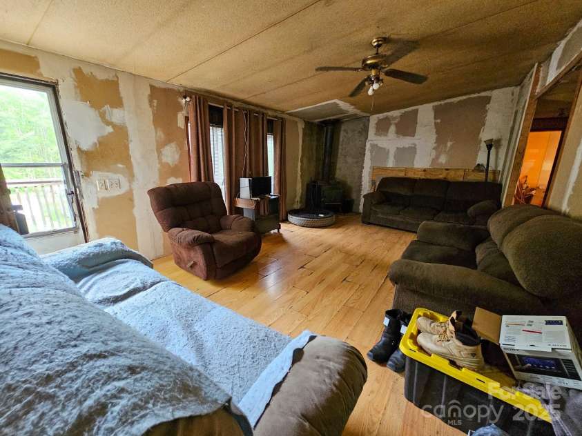 125 Ridgedale Road, Candler, NC 28715.  MLS# CAR4232552, YatesRealty ID 8533. 
