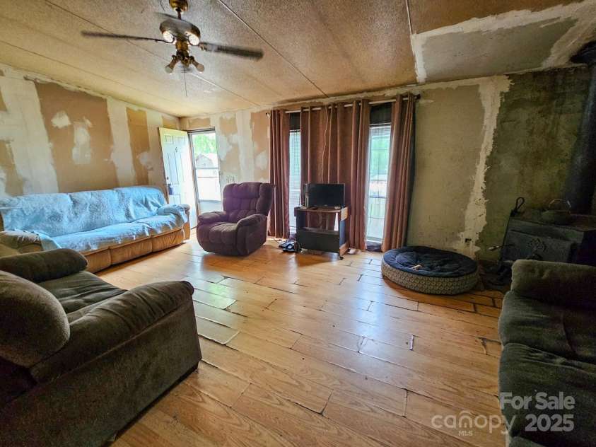 125 Ridgedale Road, Candler, NC 28715.  MLS# CAR4232552, YatesRealty ID 8533. 
