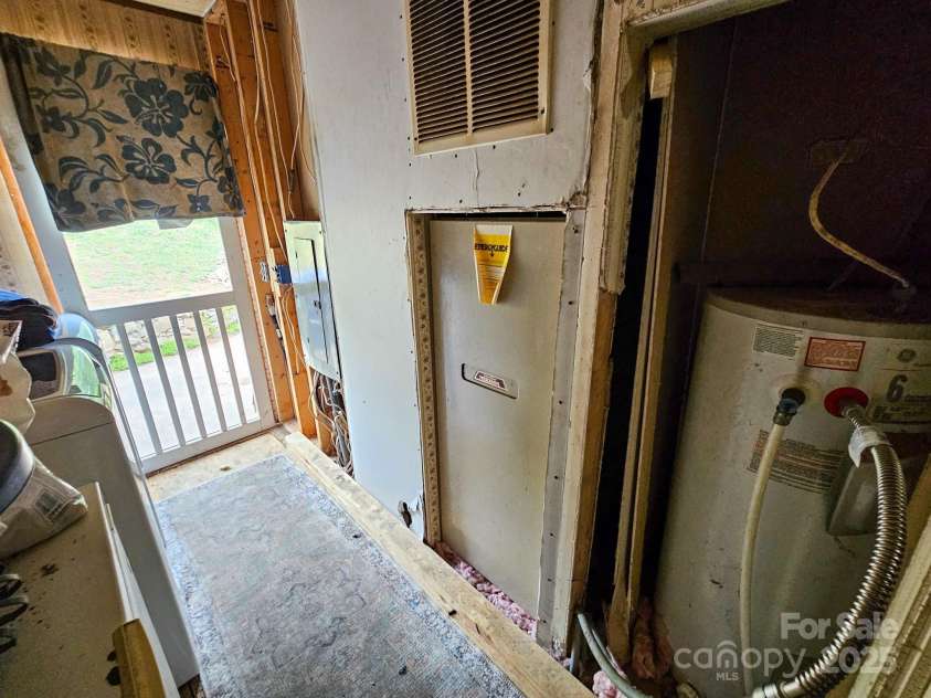 125 Ridgedale Road, Candler, NC 28715.  MLS# CAR4232552, YatesRealty ID 8533. 
