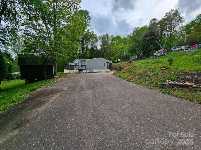 125 Ridgedale Road, Candler, NC 28715.  MLS# CAR4232552, YatesRealty ID 8533. 