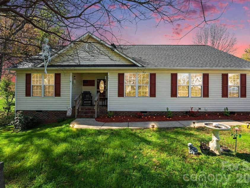 129 Falling Leaf Lane, Statesville, NC 28677.  MLS# CAR4360143, YatesRealty ID 8533. 