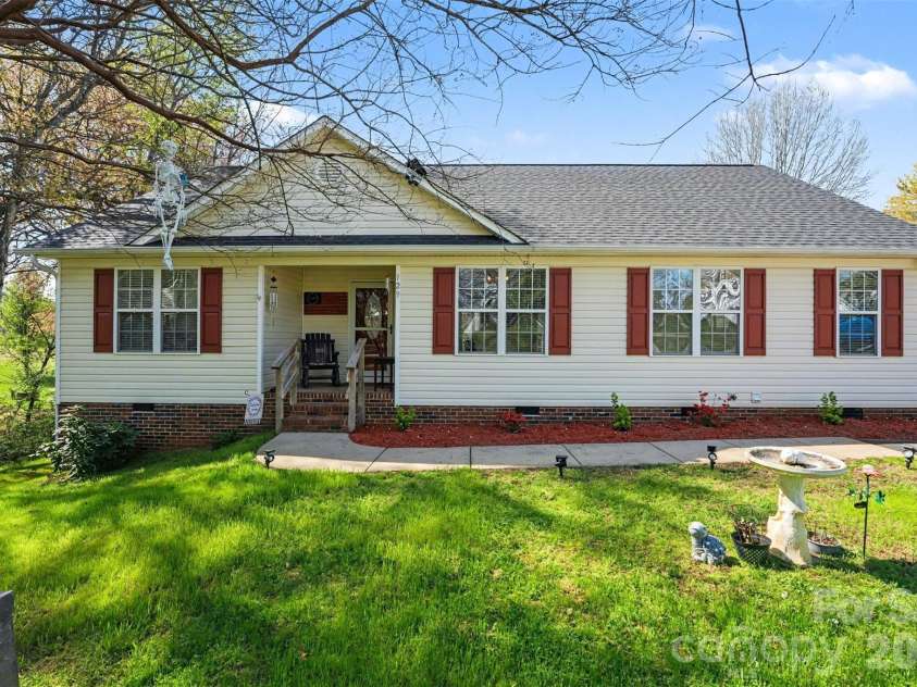 129 Falling Leaf Lane, Statesville, NC 28677.  MLS# CAR4360143, YatesRealty ID 8533. 