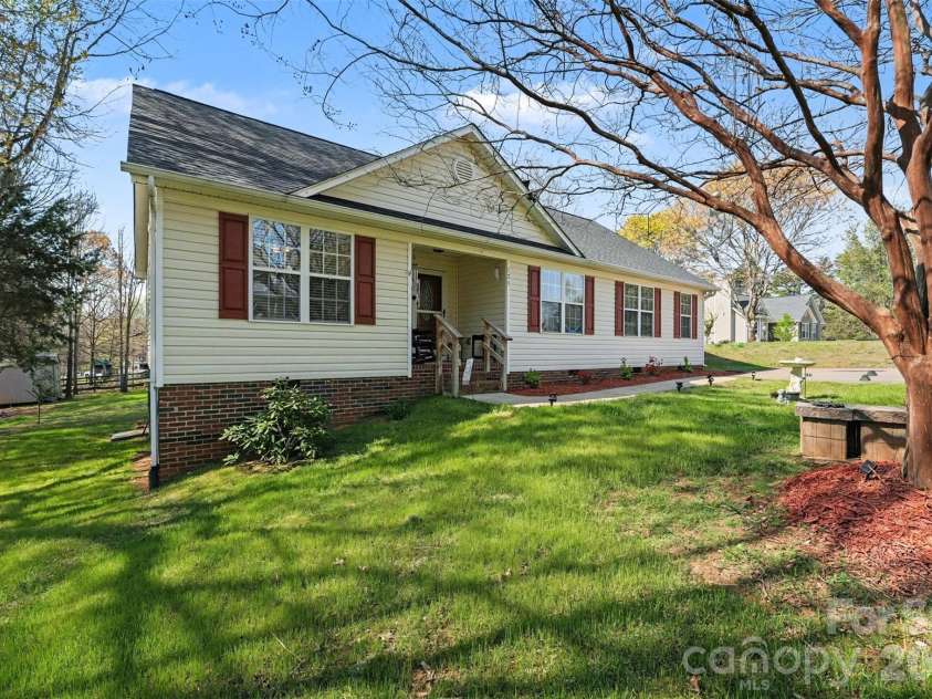 129 Falling Leaf Lane, Statesville, NC 28677.  MLS# CAR4360143, YatesRealty ID 8533. 