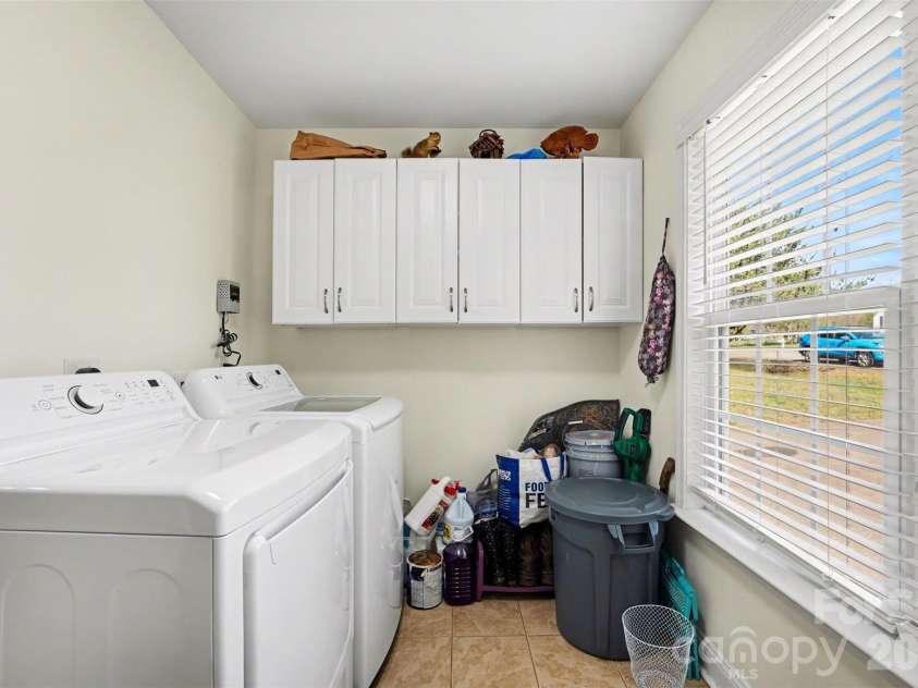 129 Falling Leaf Lane, Statesville, NC 28677.  MLS# CAR4360143, YatesRealty ID 8533. 