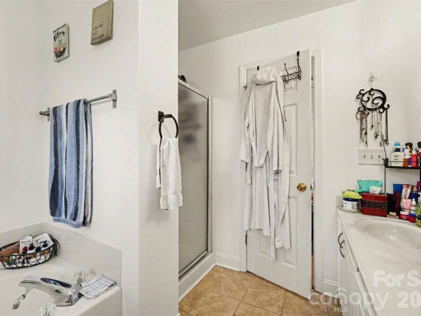 129 Falling Leaf Lane, Statesville, NC 28677.  MLS# CAR4360143, YatesRealty ID 8533. 