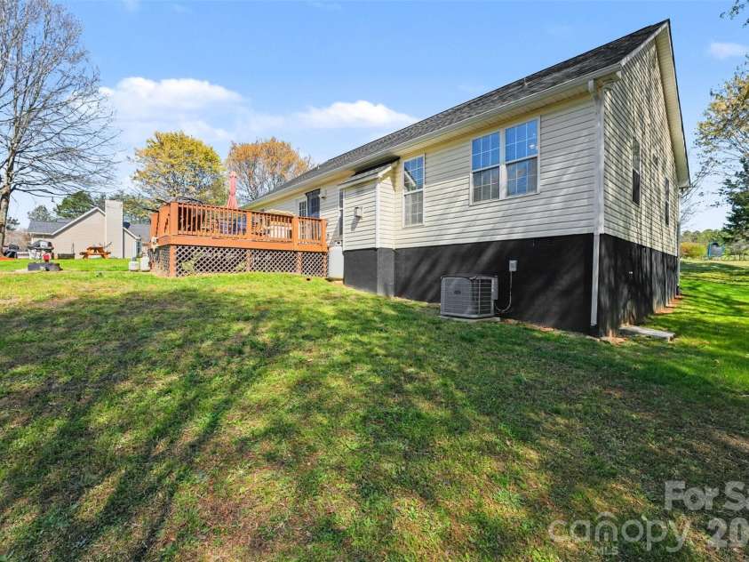 129 Falling Leaf Lane, Statesville, NC 28677.  MLS# CAR4360143, YatesRealty ID 8533. 