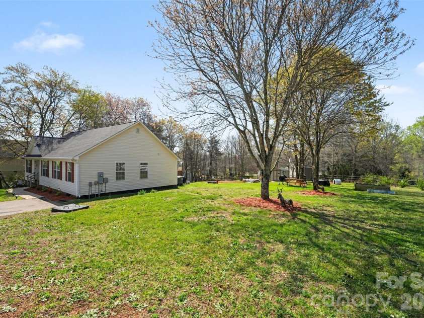 129 Falling Leaf Lane, Statesville, NC 28677.  MLS# CAR4360143, YatesRealty ID 8533. 