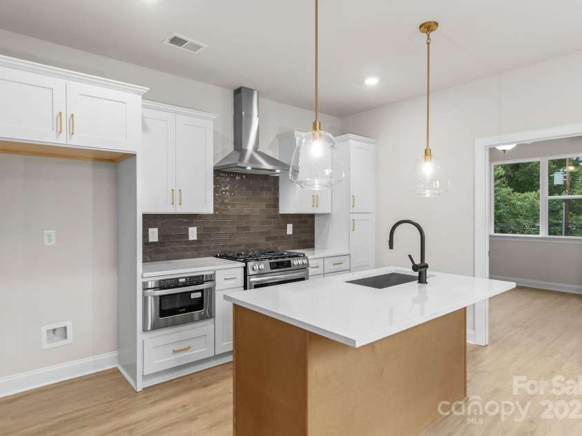 2426 Arty Avenue, Charlotte, NC 28208.  MLS# CAR4284612, YatesRealty ID 8534. 