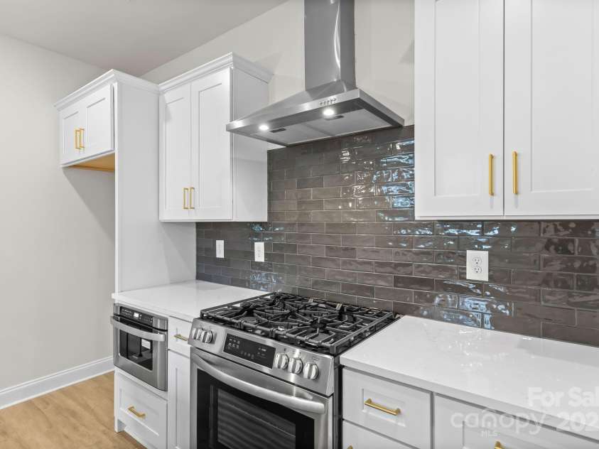 2426 Arty Avenue, Charlotte, NC 28208.  MLS# CAR4284612, YatesRealty ID 8534. 