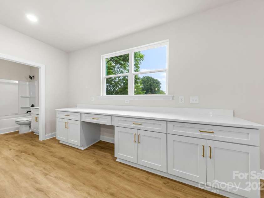 2426 Arty Avenue, Charlotte, NC 28208.  MLS# CAR4284612, YatesRealty ID 8534. 