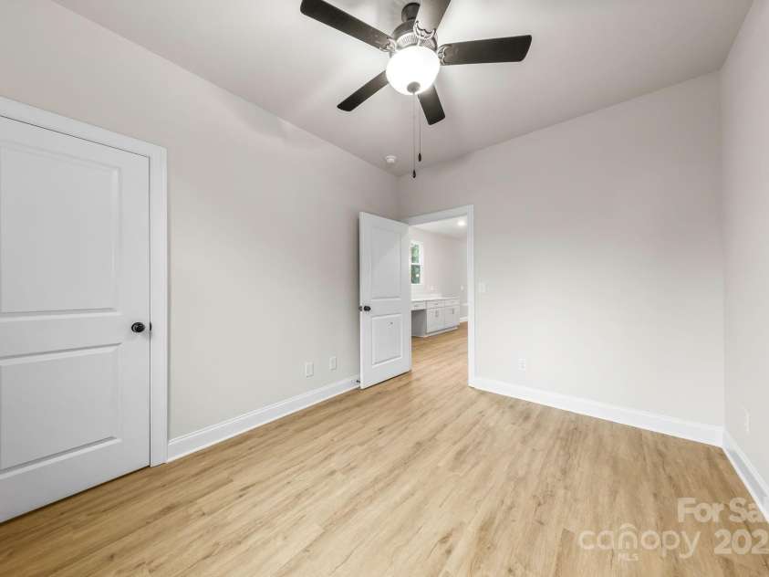 2426 Arty Avenue, Charlotte, NC 28208.  MLS# CAR4284612, YatesRealty ID 8534. 