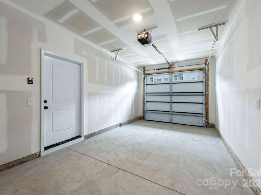 2426 Arty Avenue, Charlotte, NC 28208.  MLS# CAR4284612, YatesRealty ID 8534. 