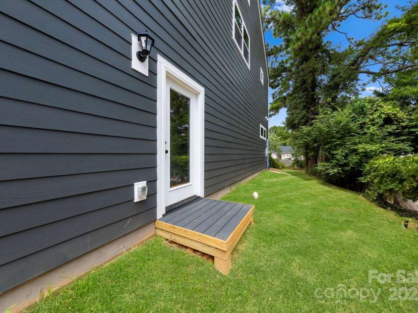 2426 Arty Avenue, Charlotte, NC 28208.  MLS# CAR4284612, YatesRealty ID 8534. 
