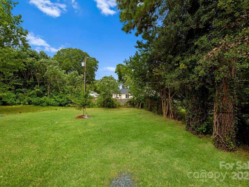 2426 Arty Avenue, Charlotte, NC 28208.  MLS# CAR4284612, YatesRealty ID 8534. 