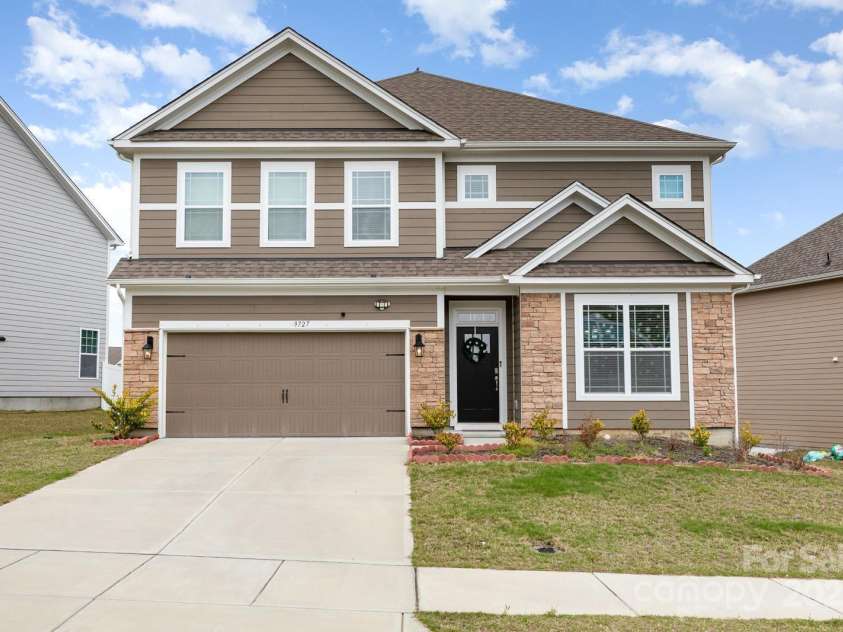 9727 White Chapel Drive, Concord, NC 28027.  MLS# CAR4333177, YatesRealty ID 8534. 