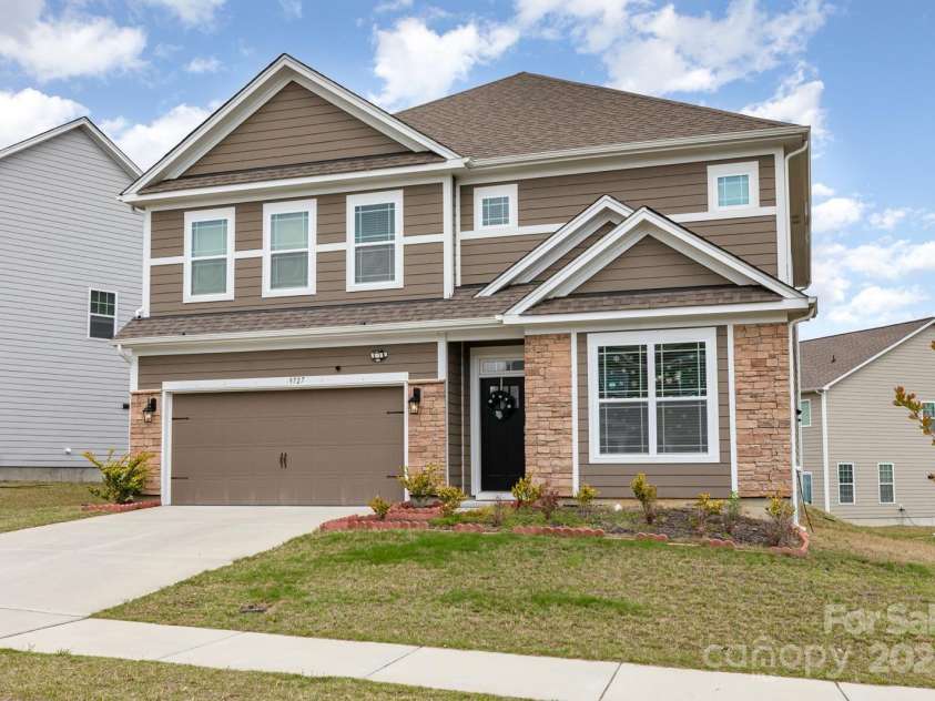 9727 White Chapel Drive, Concord, NC 28027.  MLS# CAR4333177, YatesRealty ID 8534. 