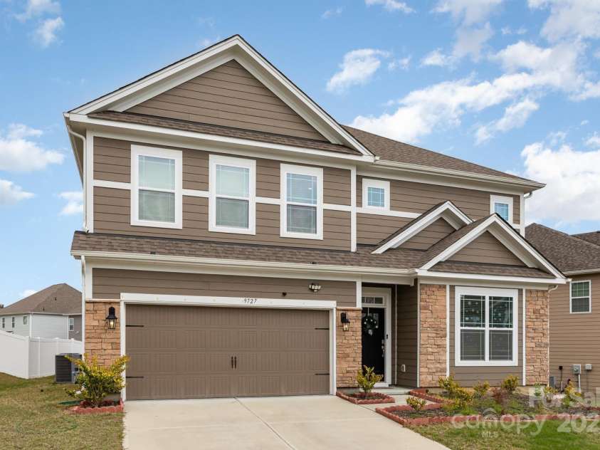 9727 White Chapel Drive, Concord, NC 28027.  MLS# CAR4333177, YatesRealty ID 8534. 