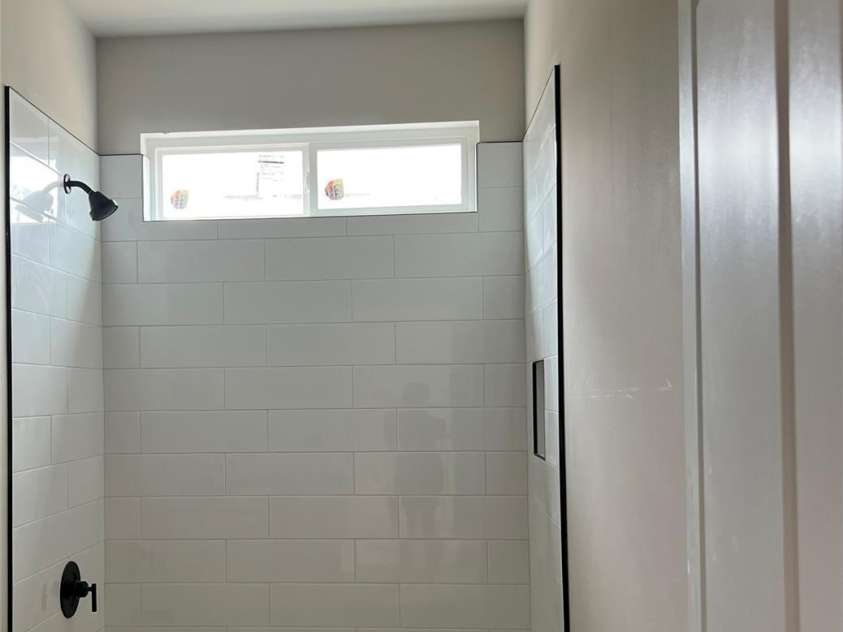 140 First Street, Huntersville, NC 28078.  MLS# CAR4227791, YatesRealty ID 8536. 2nd shower