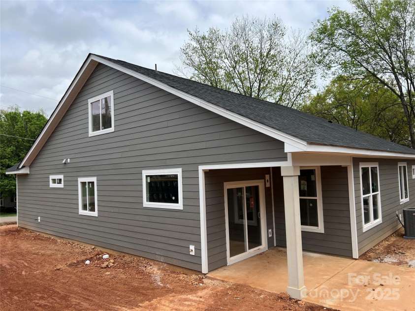 140 First Street, Huntersville, NC 28078.  MLS# CAR4227791, YatesRealty ID 8536. 