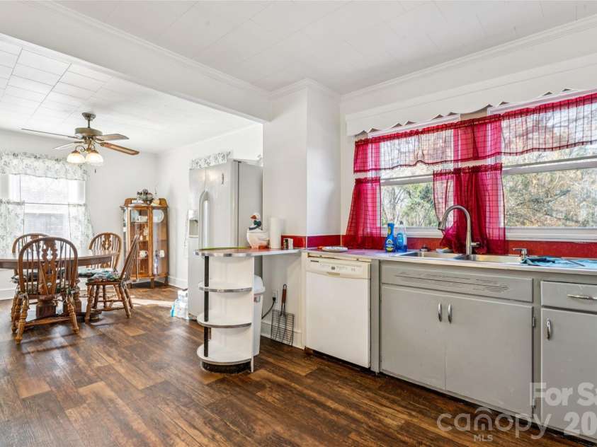 7910 Nc Hwy 90 Highway, Stony Point, NC 28678.  MLS# CAR4360101, YatesRealty ID 8537. Kitchen/Dining